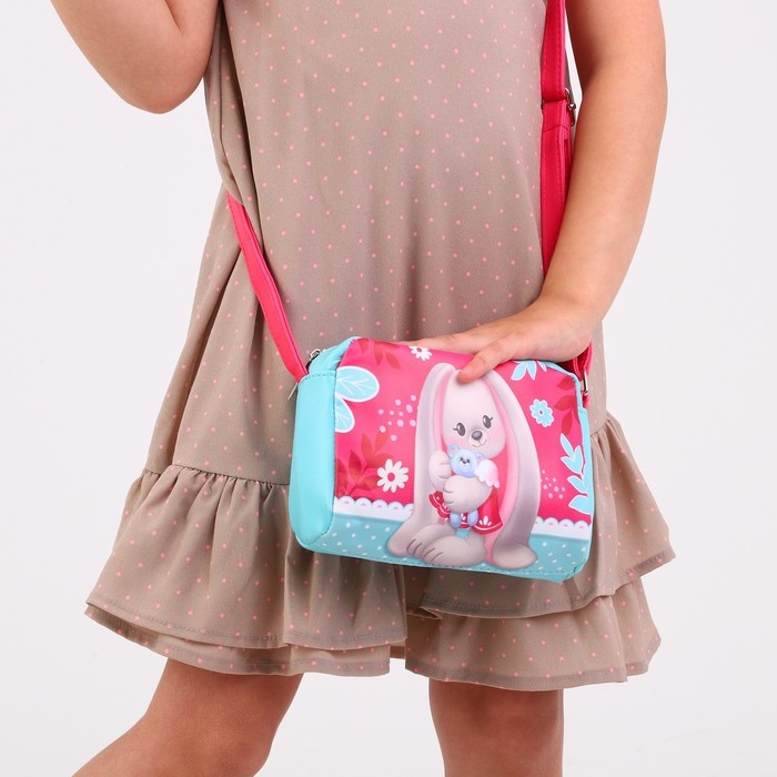 Сумка детская для девочки «Кролик с игрушкой» из эко-кожи, на ремешке, 15х12х3 см Сумка детская для девочки «Кролик с игрушкой» из эко-кожи, на ремешке, 15х12х3 см
