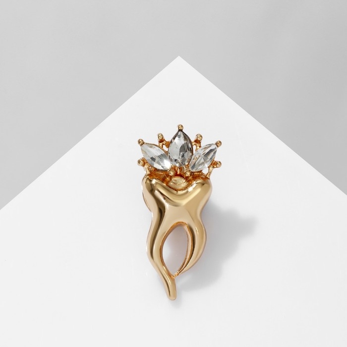 Значок «Зуб» в короне из страз, цвет белый в золоте Значок «Зуб» в короне из страз, цвет белый в золоте