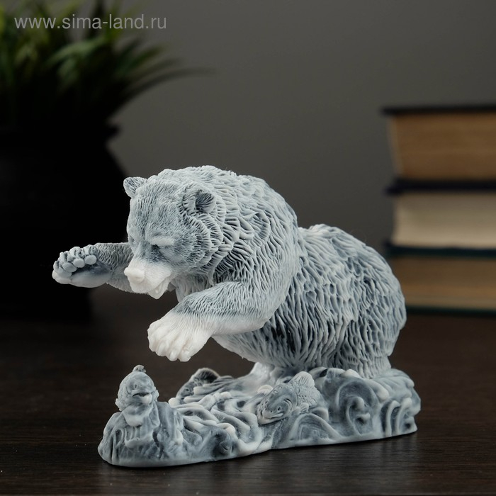 Сувенир Сувенир "Медведь ловит рыбу №1" 11см