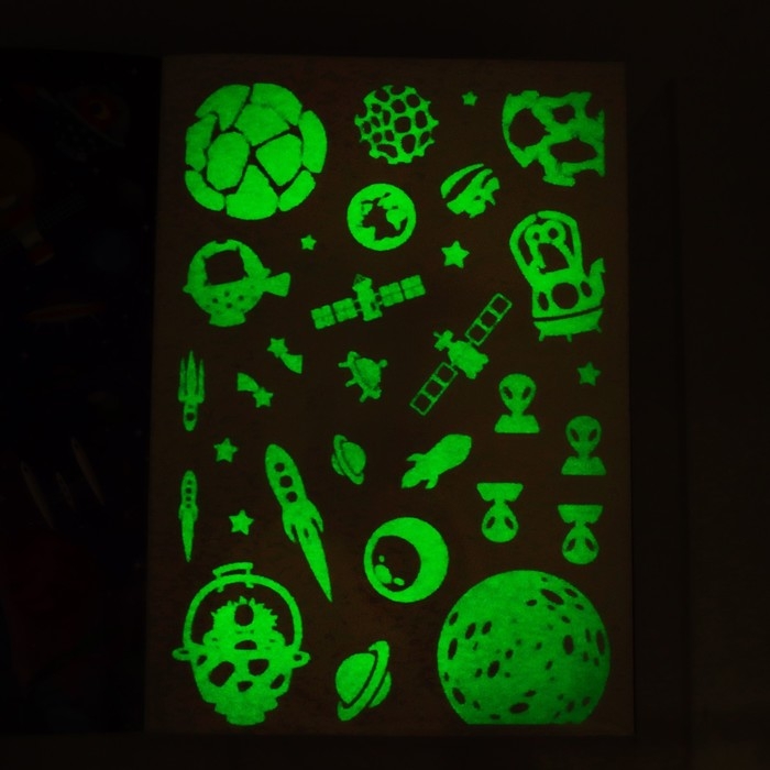 Книга со светящимися наклейками «Просторы космоса», 70 наклеек, 4 стр. Книга со светящимися наклейками «Просторы космоса», 70 наклеек, 4 стр.