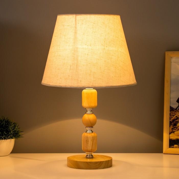 Настольная лампа Настольная лампа "Лигнум" E27 40Вт светлое дерево 25х25х37,5 см RISALUX
