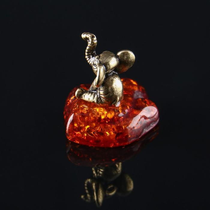 Сувенир Сувенир "Слоник с хоботом вверх", латунь, янтарная смола, 1,5х1,2х1,0 см