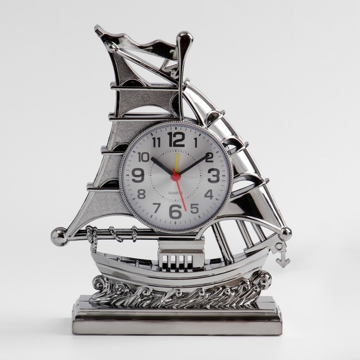 Часы - будильник настольные Часы - будильник настольные "Клипер", дискретный ход, циферблат d-7.5 см, 17 х 21.5 см