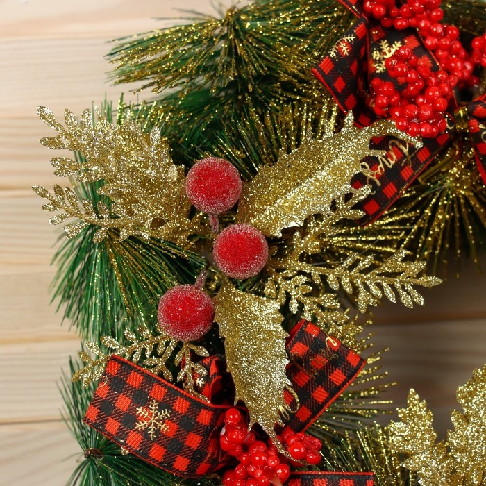 Венок новогодний d-30 см  Венок новогодний d-30 см "Яркая сказка" замерзшие ягоды