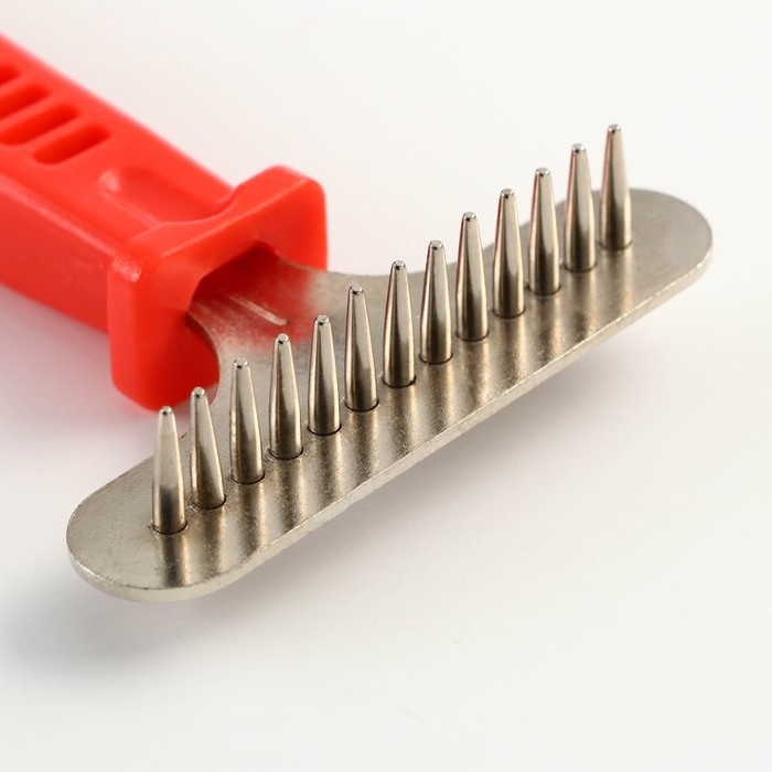 Расчёска-грабли с конусообразными зубьями, 8 х 15,5 см , красная Расчёска-грабли с конусообразными зубьями, 8 х 15,5 см , красная