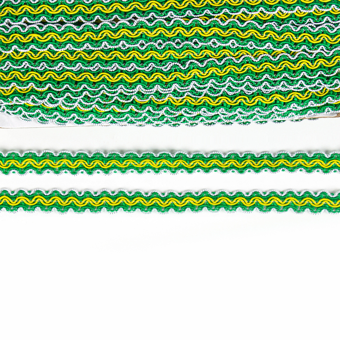 Тесьма бело-зелёно-желтая, ширина 1,2 см, в упаковке 50 м Тесьма бело-зелёно-желтая, ширина 1,2 см, в упаковке 50 м