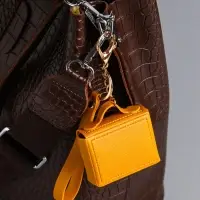 Брелок кожзам с карабином, с ремешком "Сумочка" жёлтый 6,2х2,5х7 см Брелок кожзам с карабином, с ремешком "Сумочка" жёлтый 6,2х2,5х7 см