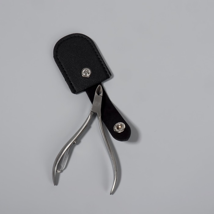 Чехол для хранения маникюрных инструментов, на кнопке, 6,8 × 3,8 см, цвет чёрный Чехол для хранения маникюрных инструментов, на кнопке, 6,8 × 3,8 см, цвет чёрный