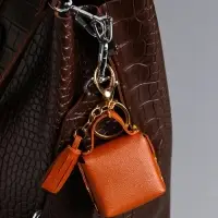 Брелок кожзам с карабином, с кистью "Сумочка. Сова" карамель 5,2х2,5х6 см Брелок кожзам с карабином, с кистью "Сумочка. Сова" карамель 5,2х2,5х6 см