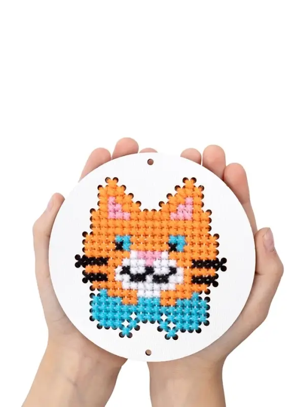 Набор для творчества. Вышивка по деревянным трафаретам "Портретная галерея"