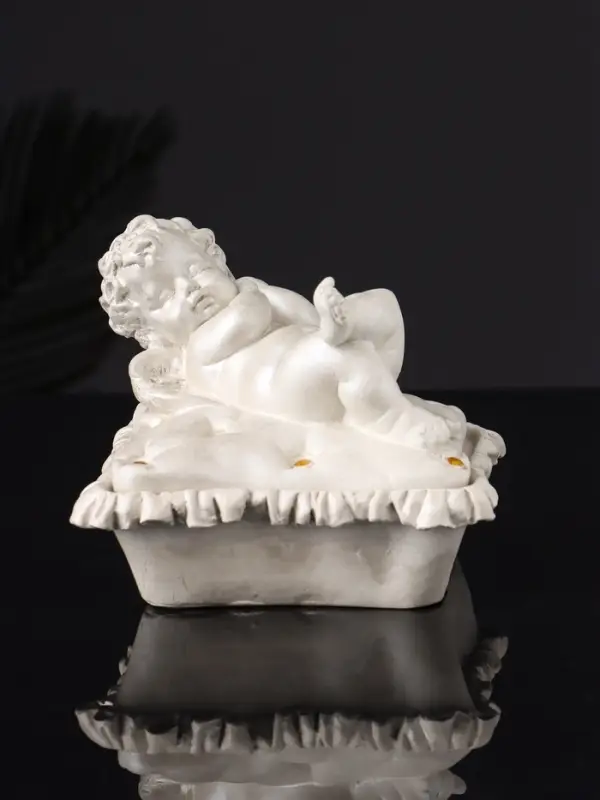 Шкатулка Шкатулка "Ангел лежит на животе" 9х9х9 см, перламутр