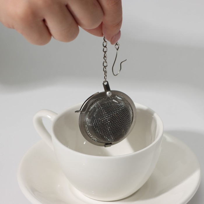 Ситечко для чая Доляна «Ёлочка», d=4,5 см, на цепочке, цвет серебристый Ситечко для чая Доляна «Ёлочка», d=4,5 см, на цепочке, цвет серебристый