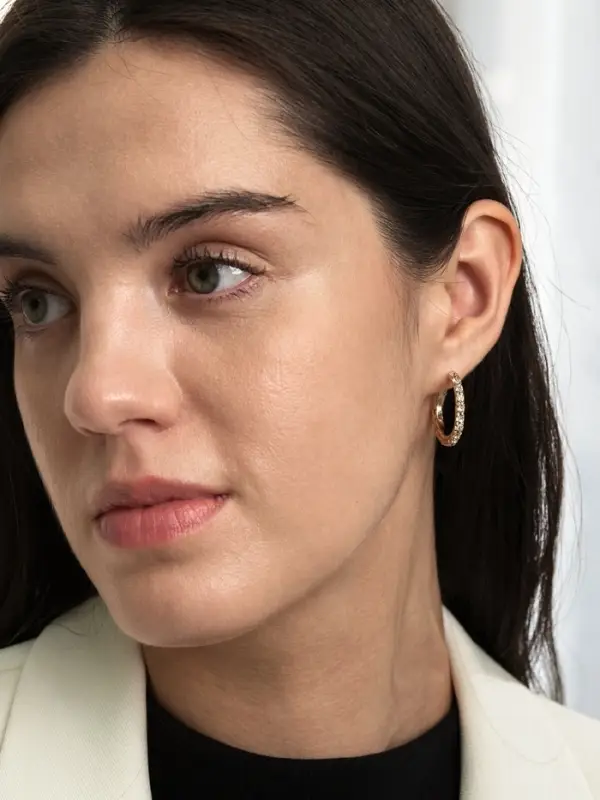 Серьги-кольца со стразами d=2.5 см, белые в золоте