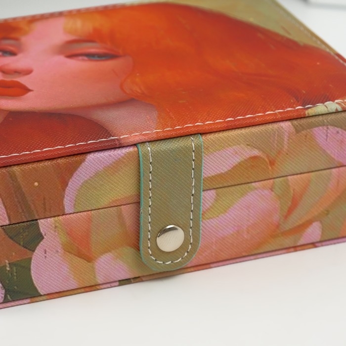 Шкатулка кожзам для украшений  Шкатулка кожзам для украшений "Рыжеволосая девушка" 11х16х5,5 см