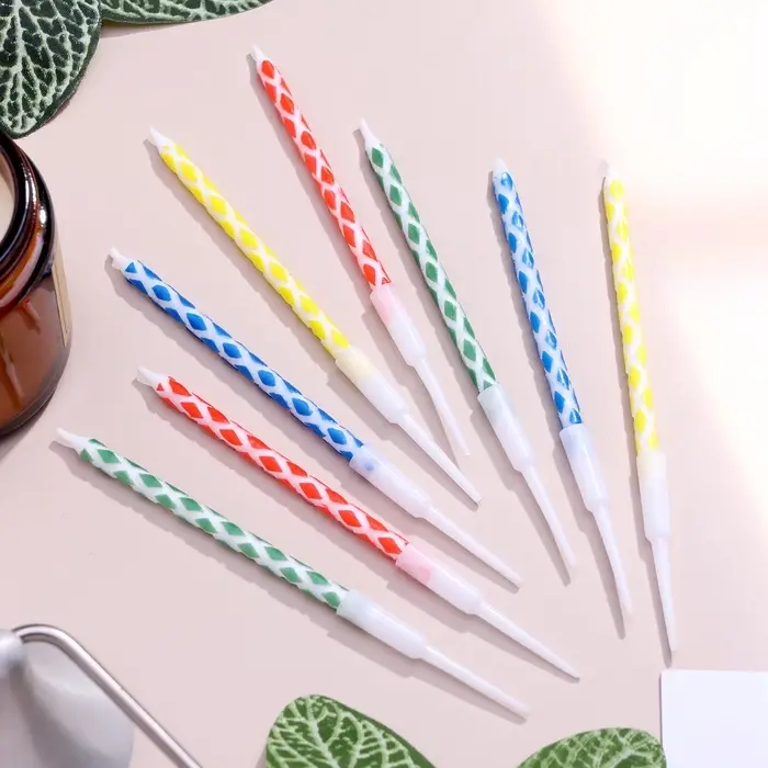 Свечи в торт «Ромбик» с подставкой, 14 см, 8 шт. Свечи в торт «Ромбик» с подставкой, 14 см, 8 шт.