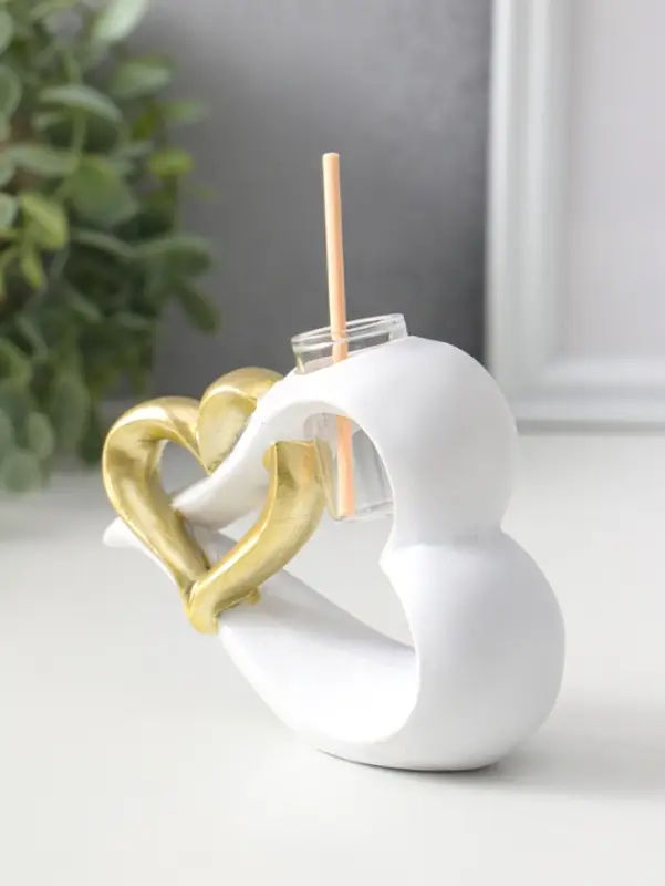 Аромадиффузор полистоун с палочками "Сплетённые сердца" белый с золотом 4,7х12,3х9 см