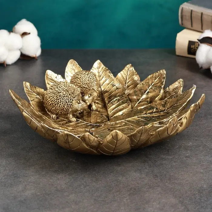 Подставка для мелочей &laquo;Пара ежей на тарелке из листьев&raquo;, полистоун под золото, 24&times;24&times;6.5 см