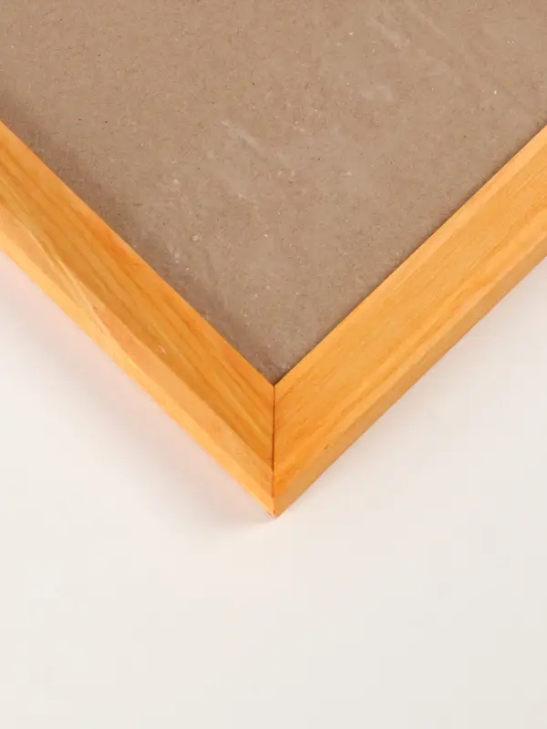 Фоторамка дерево 50х70 см, сосна №2 (пластиковый экран) Фоторамка дерево 50х70 см, сосна №2 (пластиковый экран)