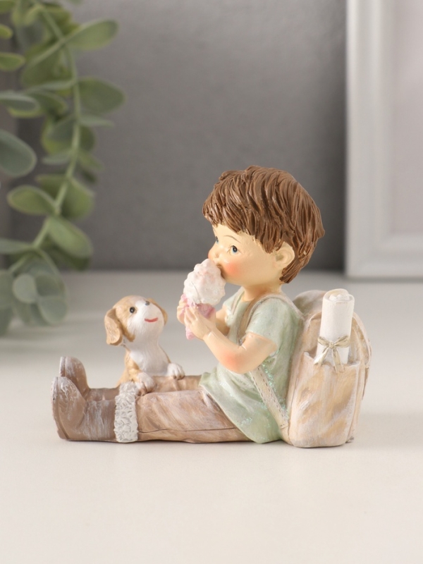 Сувенир полистоун Сувенир полистоун "Мальчишка с рюкзаком и щенком, ест мороженое" 9,5х5х8,5 см