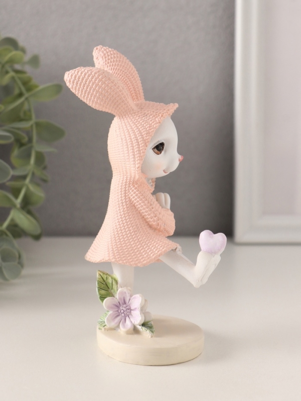 Сувенир полистоун  Сувенир полистоун "Зайка в вязаном розовом платьице, сердечко на лапе" 8х5,5х14,5 см