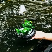 Садовая фигура из полистоуна &laquo;Лягушка лежит на шине&raquo;, 14&times;13&times;9.5 см, плавающая
