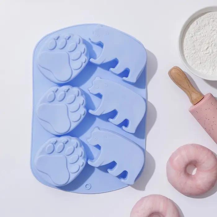 Форма для выпечки «Полярный мишка», силикон, 26×17,5×3 см, 6 ячеек, синяя Форма для выпечки «Полярный мишка», силикон, 26×17,5×3 см, 6 ячеек, синяя