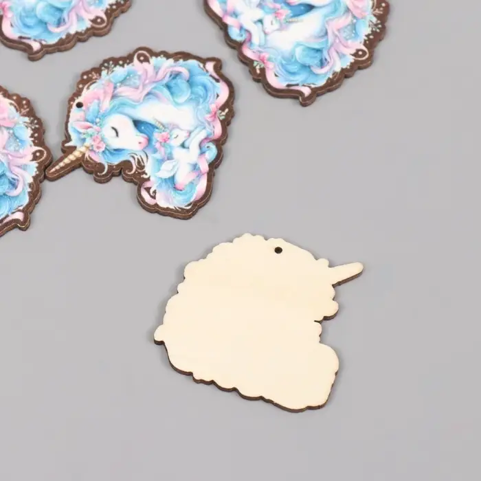 Декор для творчества дерево Декор для творчества дерево "Семья единорогов" 4х4,2х0,3 см