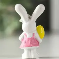 Сувенир полистоун "Белый зайка с яйцом/букетом" МИКС 2,2х3х4,2 см Сувенир полистоун "Белый зайка с яйцом/букетом" МИКС 2,2х3х4,2 см