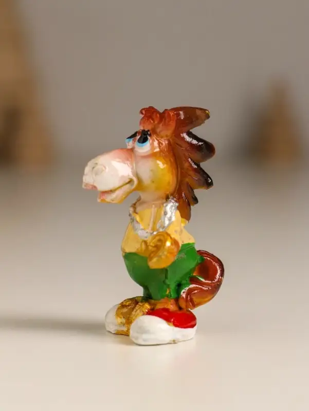 Сувенир полистоун Сувенир полистоун "Конь в спортивном костюме" МИКС 3,3х2,3х5 см