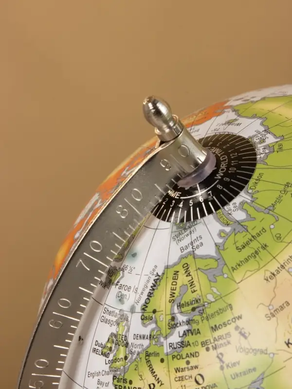 Глобус сувенирный 23х20х29 см, подставка металл Глобус сувенирный 23х20х29 см, подставка металл