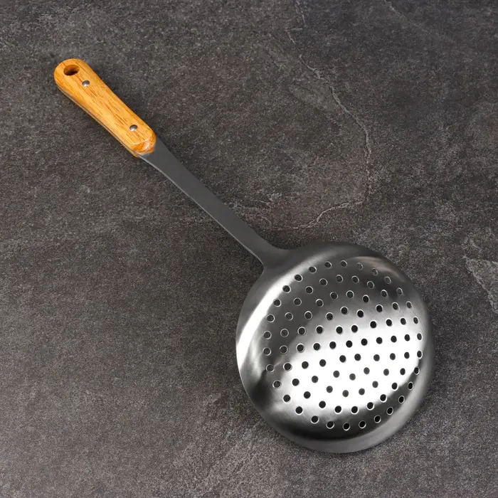 Шумовка для казана Шафран, 42 см, диаметр 16 см, деревянная ручка, металл