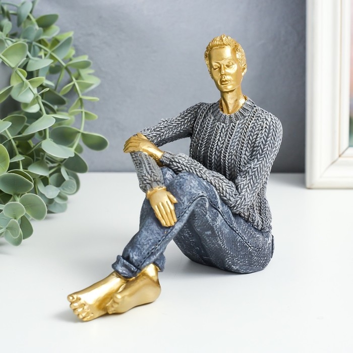 Сувенир полистоун  Сувенир полистоун "Молодой человек в сером свитере, сидит" 14,5х7х14 см