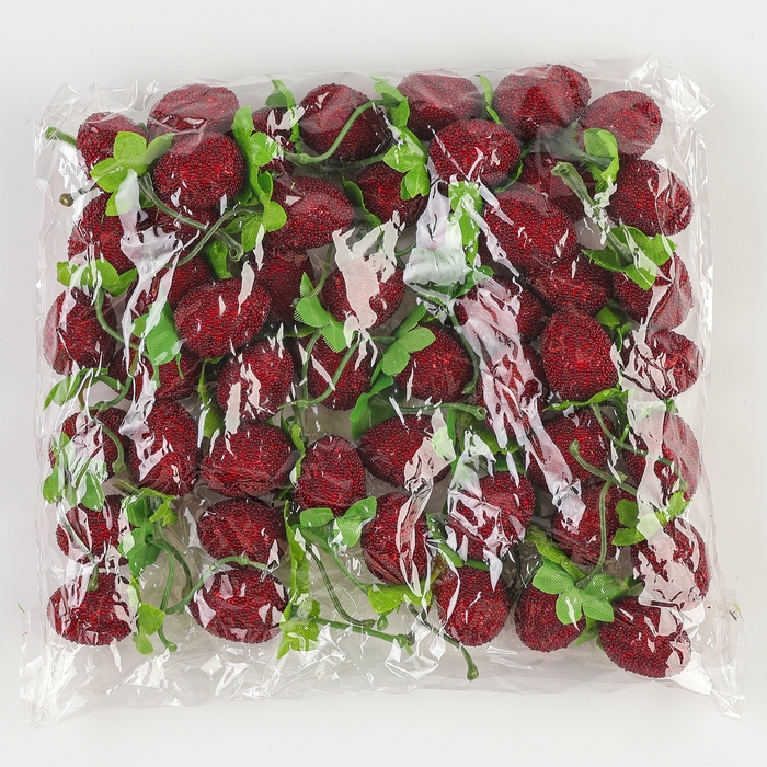 Декор &laquo;Земляника&raquo; набор 50 шт., размер: 2,5 &times; 2,5 см