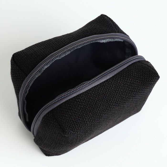 Косметичка дор Одноцвет, 13*6*9, отд на молнии, подкладка, черный Косметичка дор Одноцвет, 13*6*9, отд на молнии, подкладка, черный
