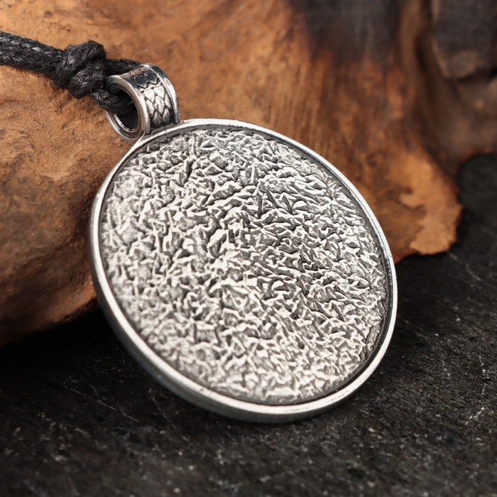 Амулет "Змеевик" с камнем малахит, 35х43 мм, металлический