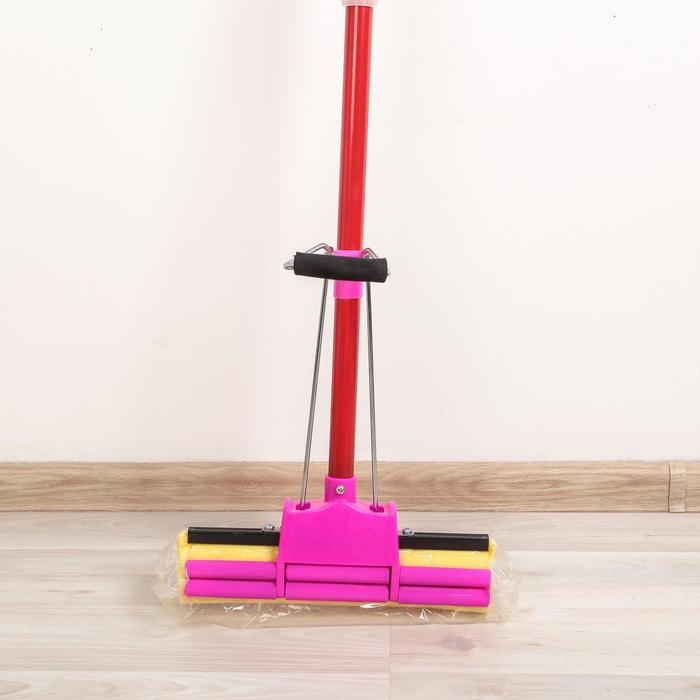 Швабра для мытья пола с двойным роликовым отжимом Доляна, насадка ПВА 28×6 см, телескопическая ручка 96-119 см, цвет МИКС Швабра для мытья пола с двойным роликовым отжимом Доляна, насадка ПВА 28×6 см, телескопическая ручка 96-119 см, цвет МИКС