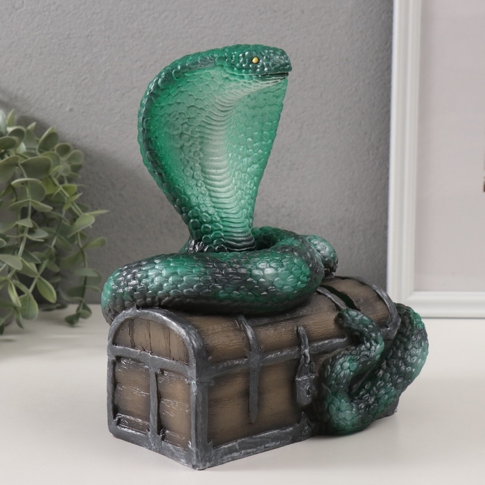 Копилка Копилка"КОБРА НА СУНДУКЕ "  20 х 17 х 12 см.