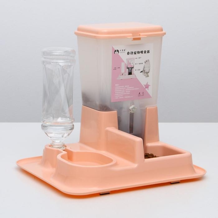 Комплекс: контейнер для корма 38х22х34 см (1,5 кг), съемная миска и поилка, персиковый Комплекс: контейнер для корма 38х22х34 см (1,5 кг), съемная миска и поилка, персиковый