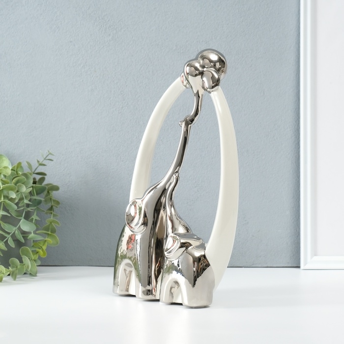 Сувенир керамика Сувенир керамика "Семья слонов. Овал" белый с серебром 6,5х17х28,5 см