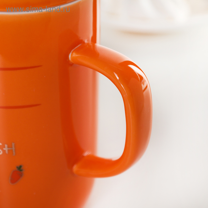 Кружка керамическая с крышкой и ложкой &laquo;Морковка&raquo;, 380 мл, цвет белый