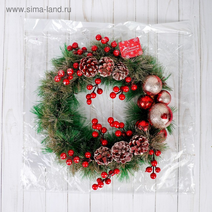 Венок новогодний d-30 см  Венок новогодний d-30 см "Ягодки красные и шишки"