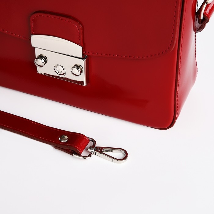 Сумка женская на клапане, цвет красный Сумка женская на клапане, цвет красный