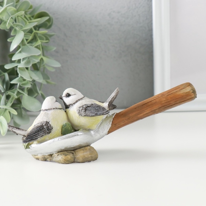 Сувенир полистоун Сувенир полистоун "Синички на лопате, с цветами" 17х5,5х7 см