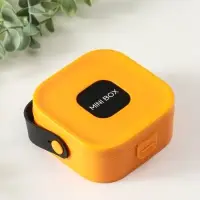 Шкатулка пластик для украшений с зеркалом, с ручкой 3 ячейки, 3 полосы, оранж 9х9х3,8 см