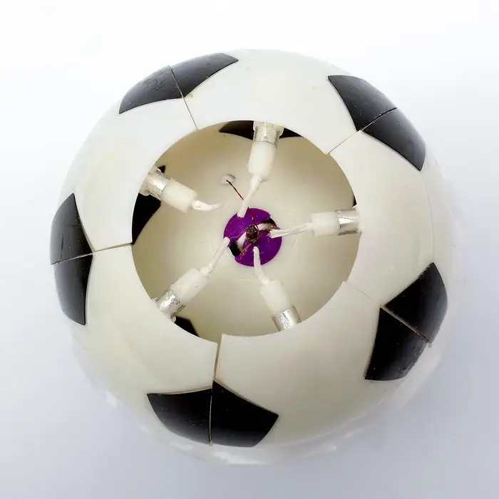 Свеча для торта музыкальная &laquo;Мяч&raquo;, бело-чёрная