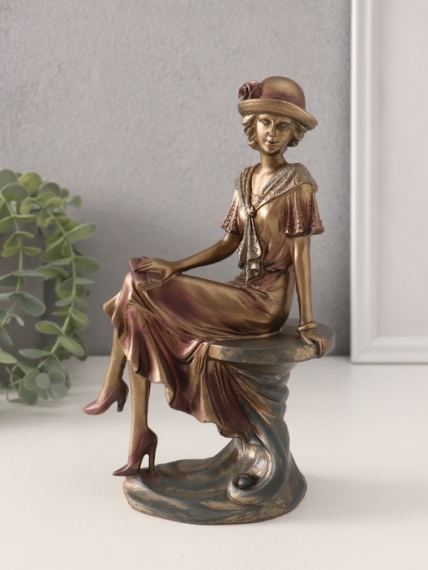 Сувенир полистоун  Сувенир полистоун "Леди в шляпке-котелке с цветком" бронзо-фиолетовый 13х8х21,5 см