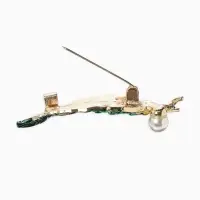 Брошь &laquo;Лист&raquo; жемчуг, стразы, цвет зелёный в золоте