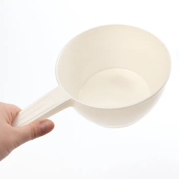 Ковш пластиковый для купания и мытья головы, детский банный ковшик, 1 л., белый