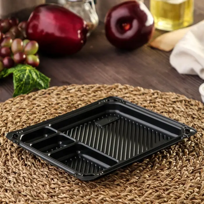 Контейнер пластиковый с крышкой одноразовый для суши Л-18, 18,4×16,2×3,8 см, внутренний 16×13,7×3,6 см, 770 мл, чёрный Контейнер пластиковый с крышкой одноразовый для суши Л-18, 18,4×16,2×3,8 см, внутренний 16×13,7×3,6 см, 770 мл, чёрный