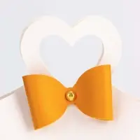 Кожанная подарочная сумочка 10,5 х 5 х 6 см белая